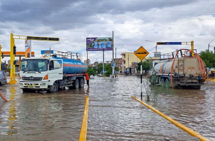 Piura: Trabajo articulado del MVCS con GORE y alcaldes facilita uso de maquinaria pesada para afrontar emergencia