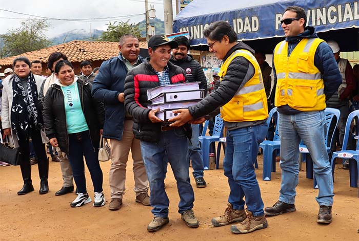 Summa Gold invierte más de 17 millones de soles para pavimentar avenida en Huamachuco