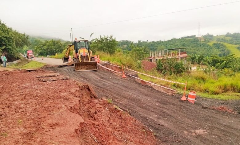 Maquinarias del MTC y de las concesionarias restablecen el tránsito en zonas de Piura, Lambayeque y San Martín