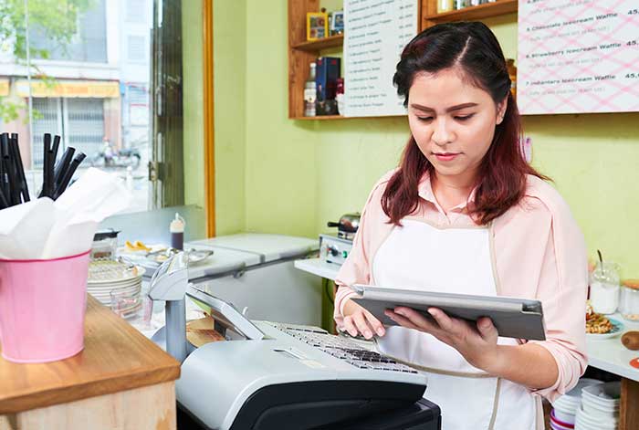 Día Mundial del Emprendimiento: ¿Cómo usar la Inteligencia Artificial para potenciar tu negocio?