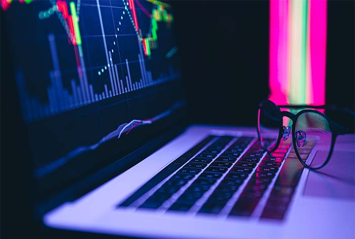 ¿Quieres generar ingresos? Conoce 4 consejos para invertir con el trading automático