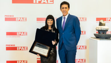 IPAE Acción Empresarial otorga a Mariana Rodríguez el #PremioIPAE empresaria del año