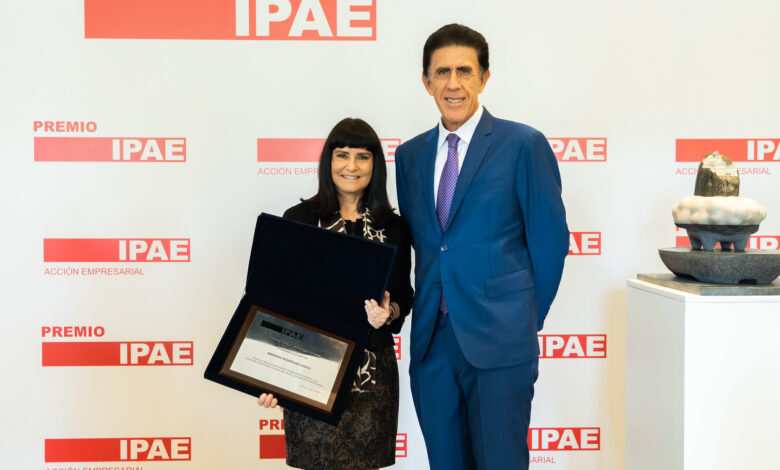 IPAE Acción Empresarial otorga a Mariana Rodríguez el #PremioIPAE empresaria del año