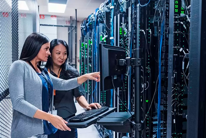 Servicios de Housing y Colocation de Cirion: los datos de tarjetas interactúan seguros por sus data centers