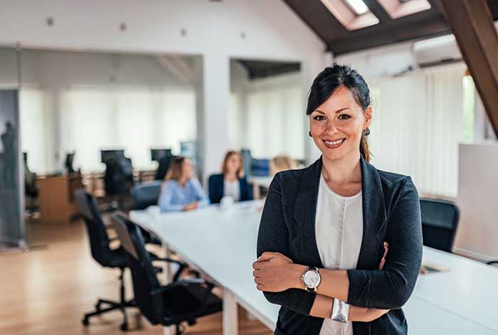 Cuatro brechas que limitan el liderazgo de la mujer en el Perú