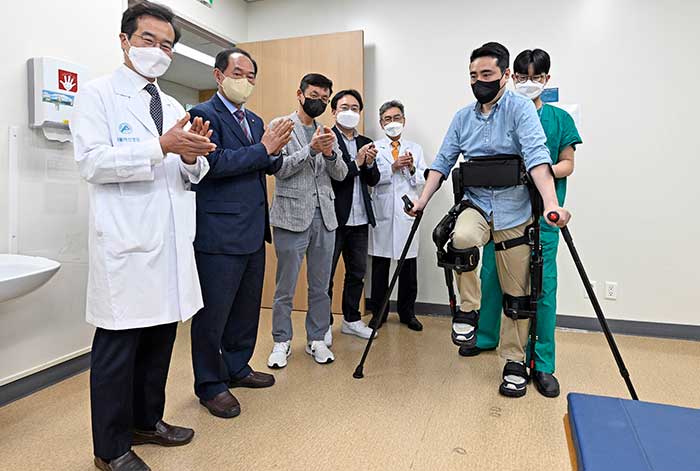 Hyundai Motor colabora con centros médicos de Corea para utilizar su robot portátil “X-ble MEX” en la rehabilitación de pacientes