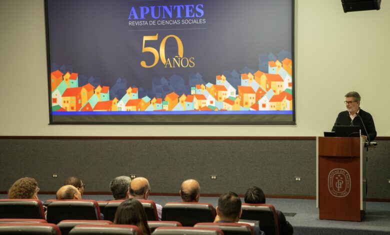 Revista Apuntes celebra 50 años de publicación ininterrumpida