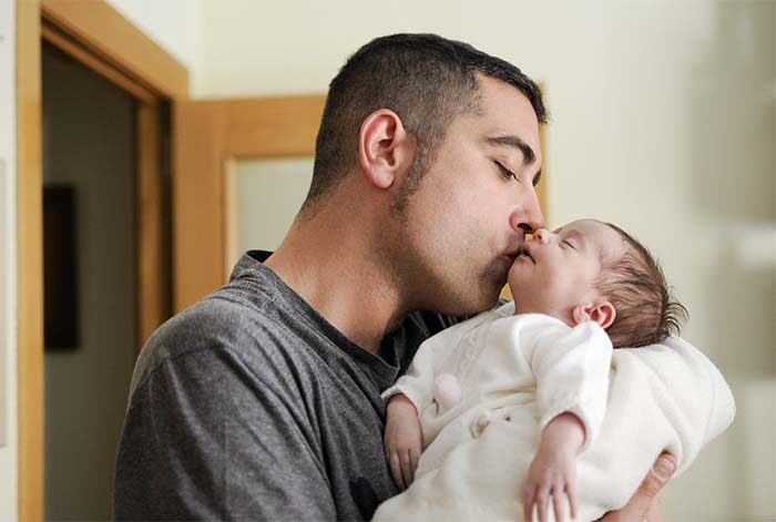 Licencia por paternidad en Latinoamérica: ¿qué países otorgan más tiempo de permiso a los padres?