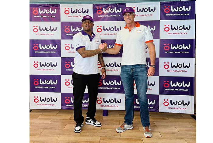 WOW inaugura centro de experiencia de internet 100% fibra óptica en Chimbote junto a Jefferson farfán