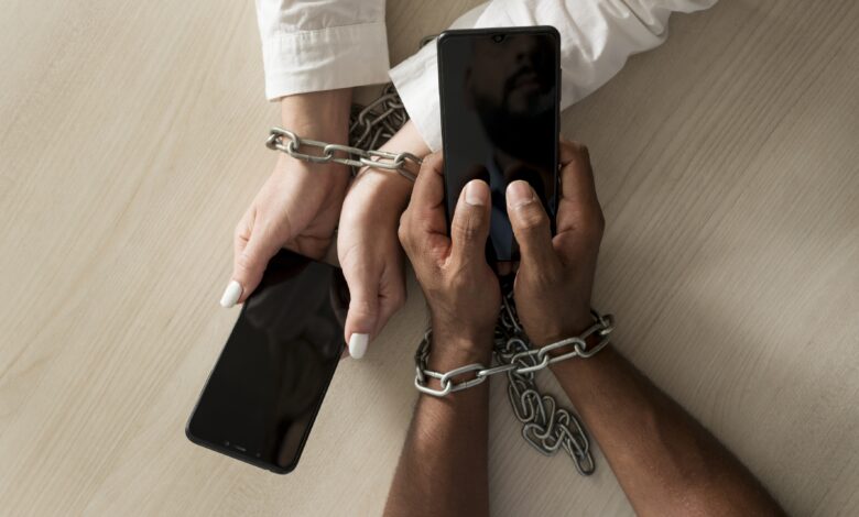 Ciberdelincuentes están creando falsas imágenes y videos sexuales mediante IA para sextorsión