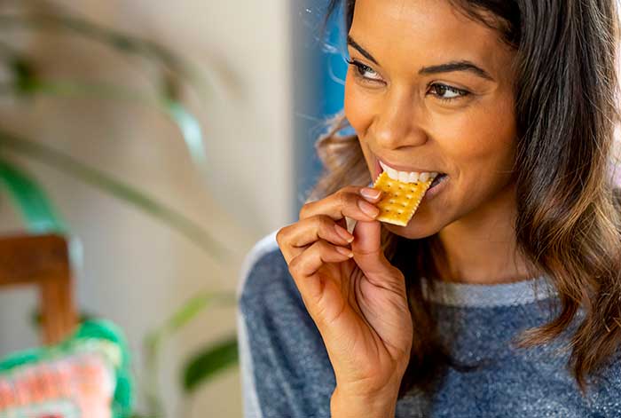 Deliciosas ideas de Snacks con galletas saladas para disfrutar en la oficina