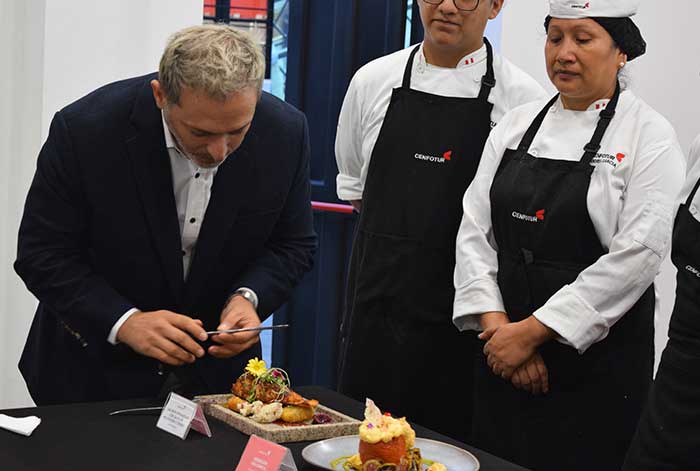 “Salmón en salsa de melocotón salvaje y tumbo peruano” ganó certamen culinario impulsado por la Embajada de Australia en Perú