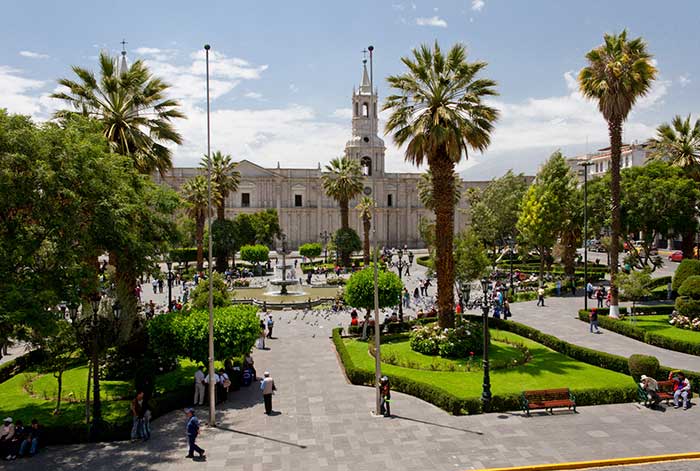 Perú y Emiratos Árabes Unidos firman acuerdo de servicios aéreos
