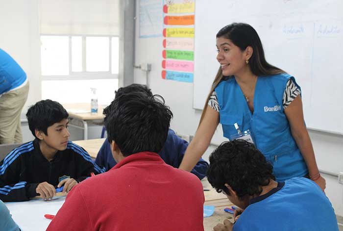 112 estudiantes de secundaria en Ate se beneficiaron con talleres en educación financiera realizados por BanBif