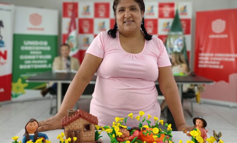 Ceramista apurimeña gana concurso de artesanos inspirado en cuento sobre la flor de amancay