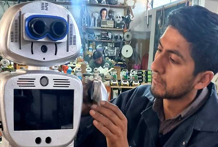 Walter Velásquez gana el Premio Campodónico 2023