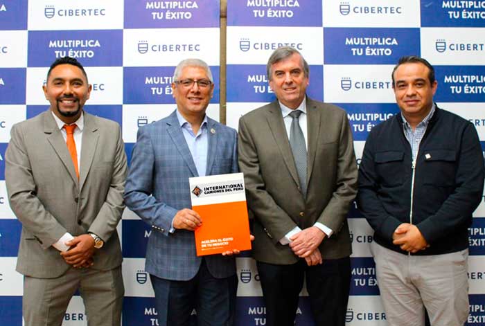 Alianza entre CIBERTEC e INTERPERU permitirá desarrollar entrenamiento técnico Navistar Service Essentials en la carrera de Mecánica Automotriz