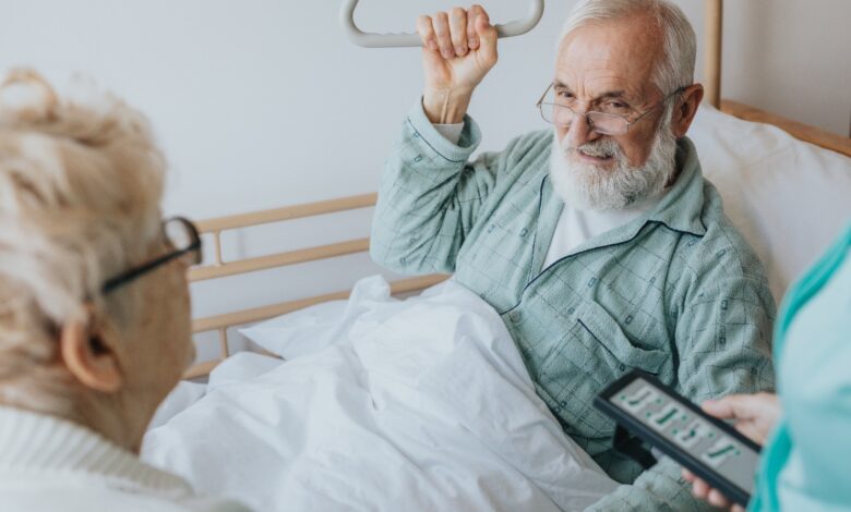 Día Nacional del Adulto Mayor: Consejos para mejorar la calidad de vida en adultos mayores con enfermedades crónicas