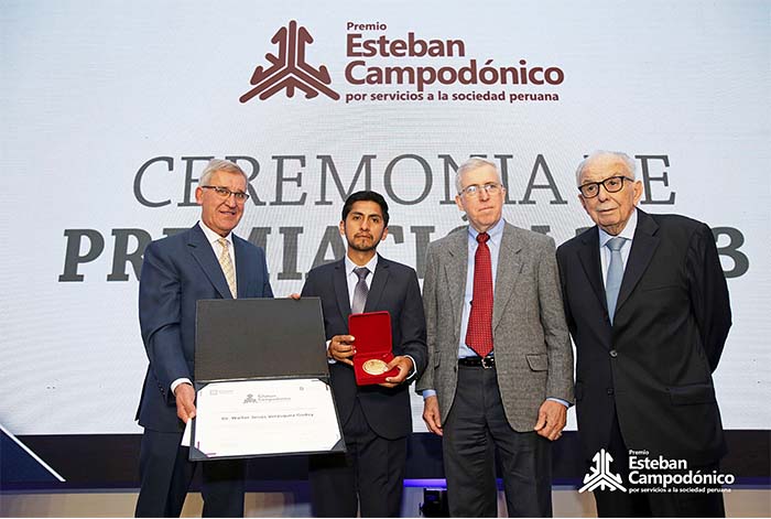 El profesor Walter Velásquez recibe el Premio Campodónico 2023