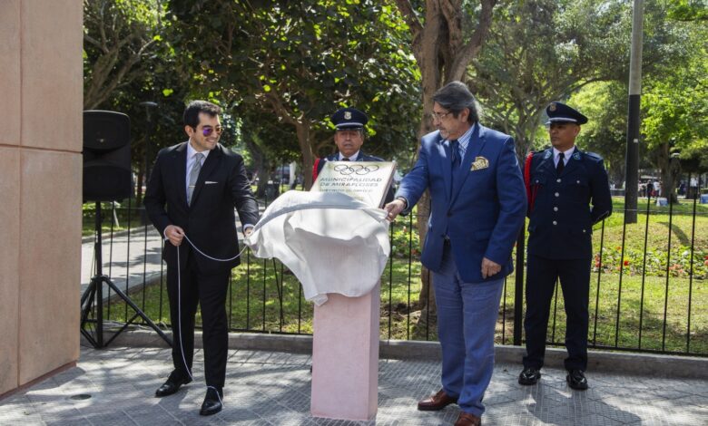 Municipalidad devela placa oficial que reconoce a Miraflores como distrito olímpico