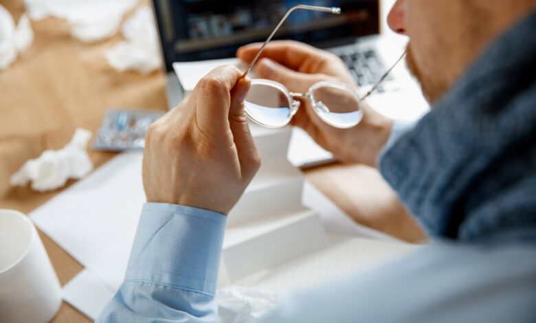 Los impactos del uso frecuente de pantallas electrónicas en la salud ocular