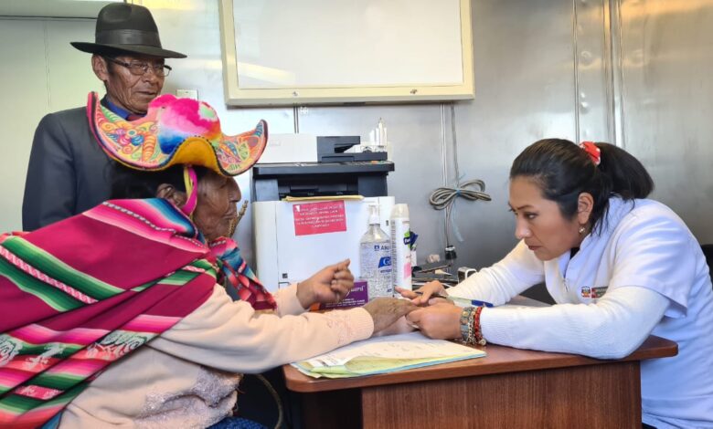 Puno: Pobladoras de Ccotos pasaron exámenes preventivos de cáncer ginecológico a bordo de la PIAS