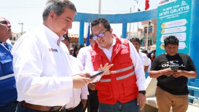 Ministro Pérez Reyes puso en servicio conexión gratuita a Internet en plaza pública de Paita