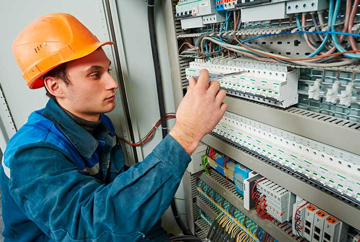 Día del electricista peruano: ¿Por qué es importante esta profesión en las industrias del Perú?