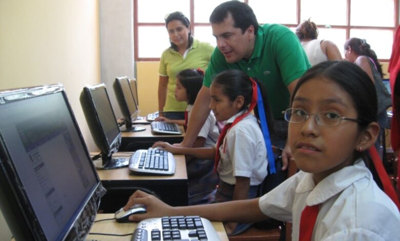WOW lleva internet gratuito a 51 colegios en el Perú para apoyar la educación de los estudiantes