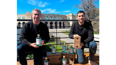 De Colonia al mundo: dos emprendedores irrumpen en el mercado del gin artesanal para competir con las grandes marcas