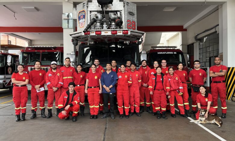 Clínica Anglo Americana capacita a bomberos, serenos y vecinos para reconocer cómo actuar ante una emergencia de ACV