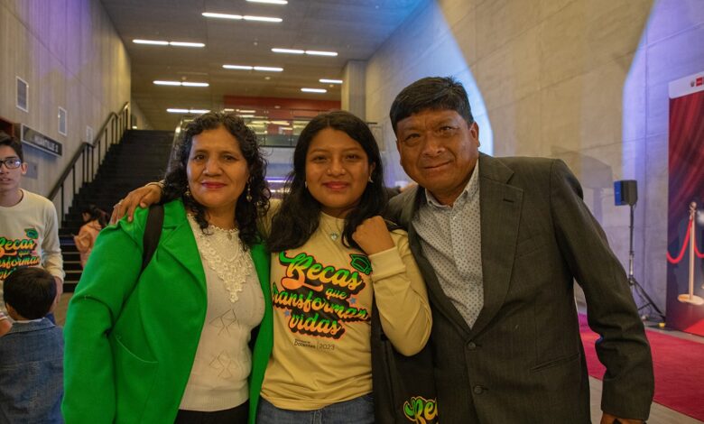 Pronabec da la bienvenida a nuevos becarios y reconoce el esfuerzo de sus padres docentes de la Carrera Pública Magisterial