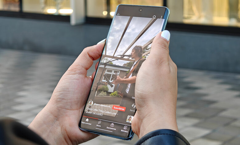 ¿Por qué deberías elegir un smartphone con pantalla curva?