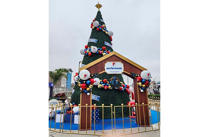San Fernando realiza el encendido de su árbol navideño en Real Plaza Puruchuco