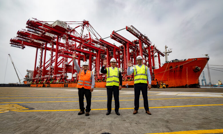 DP World recibe nuevas grúas eléctricas para el Muelle Bicentenario