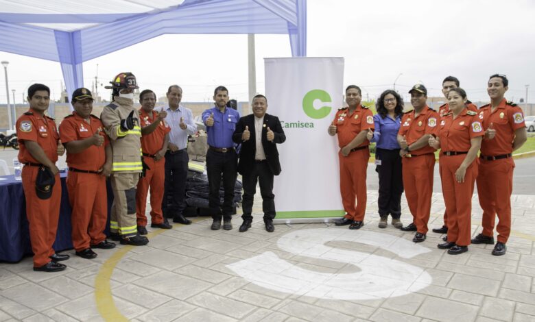 Bomberos de Pisco reciben equipos de protección para atender emergencias en la ciudad