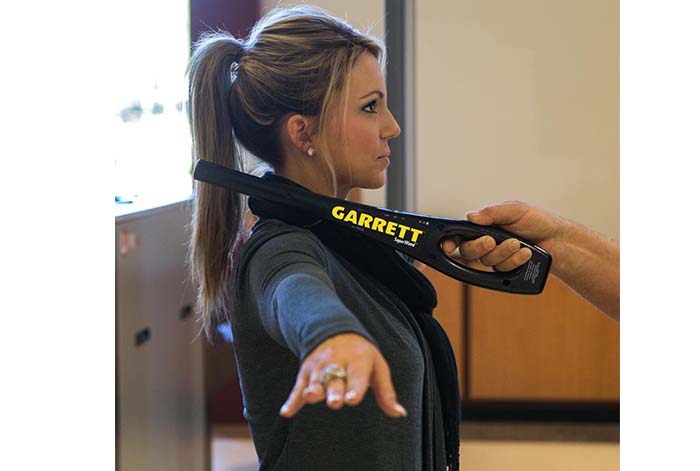 Miraflores: Discotecas, peñas y restobares deberán contar con dispositivos para detectar armas