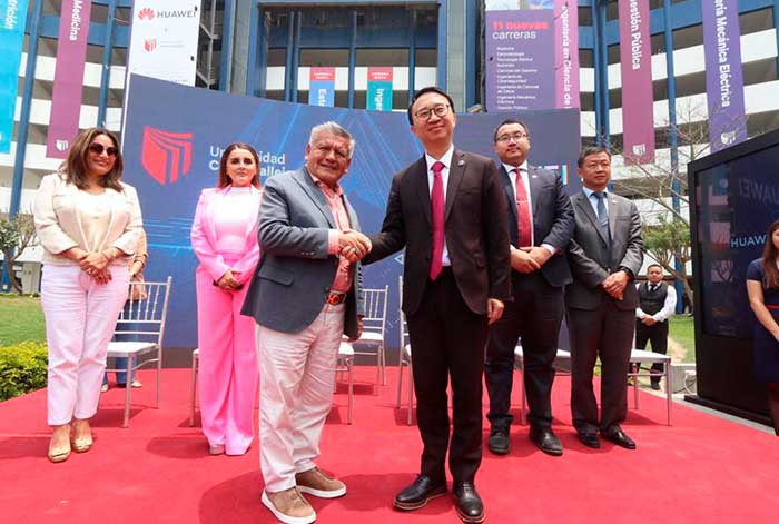 Gigante tecnológico y UCV firman convenio para impulsar líderes en tecnología