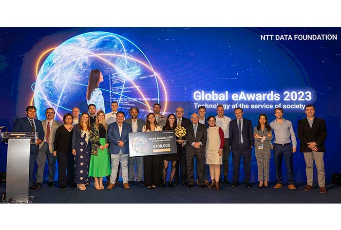 Dispositivo portátil con IA que calcula el riesgo de cáncer de mama gana los Global eAwards 2023 de NTT DATA FOUNDATION