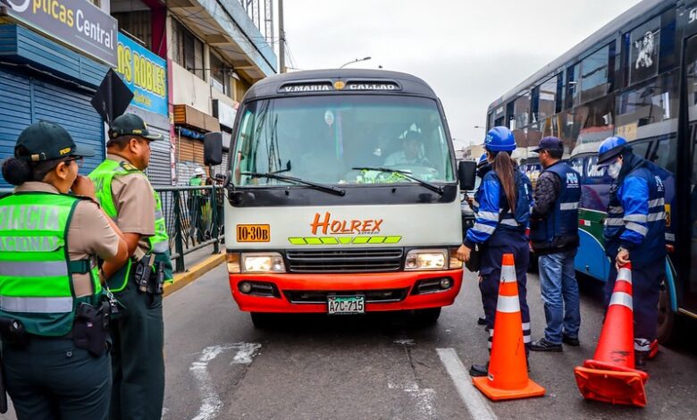 ATU: Seis vehículos informales sin SOAT ni revisión técnica fueron llevados al depósito gracias a fiscalización electrónica