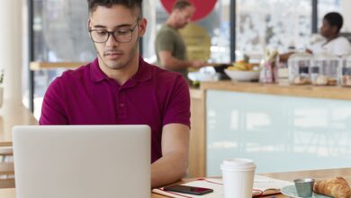 Estudiantes en Perú podrán acceder a 4,000 cursos en español y nuevas funciones de inteligencia artificial gracias a la plataforma online Coursera