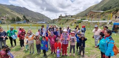 Marhnos regala sonrisas a niños de Huancavelica