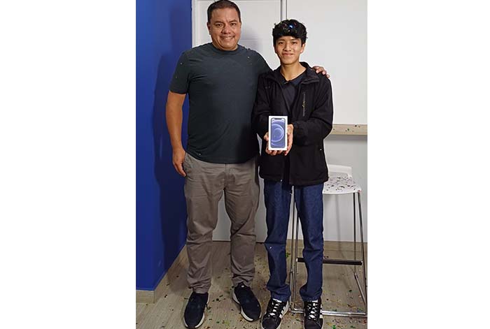 Estudiante de Huancayo ganó iPhone12 sorteado por BaldeCash