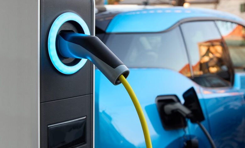 ¿Pensando en comprar un auto eléctrico? Experta expone las ventajas y desventajas de hacerlo