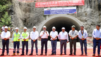 Ministro Raúl Pérez Reyes supervisa avance de la construcción del túnel Machu Picchu en Cusco