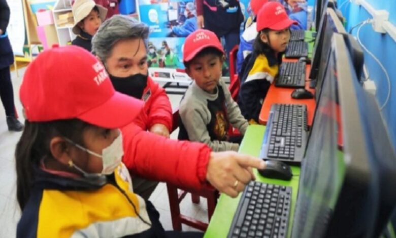 Internet gratuito y permanente beneficia a más 100 colegios y 117 mil alumnos en todo el Perú