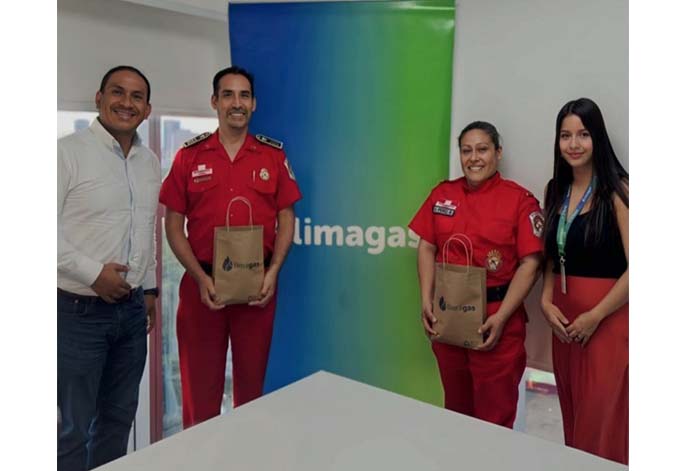 Limagas dona equipo para controlar fugas de GLP a los Bomberos de San Juan de Lurigancho