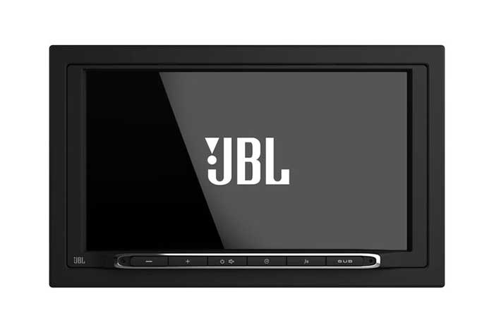JBL revoluciona el entretenimiento en el auto con el lanzamiento del Legend 700