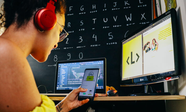 Mujeres en tecnología: programa entrega herramientas para dar el primer paso