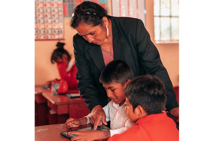 Regreso a clases 2024: Internet satelital acorta las brechas en la educación